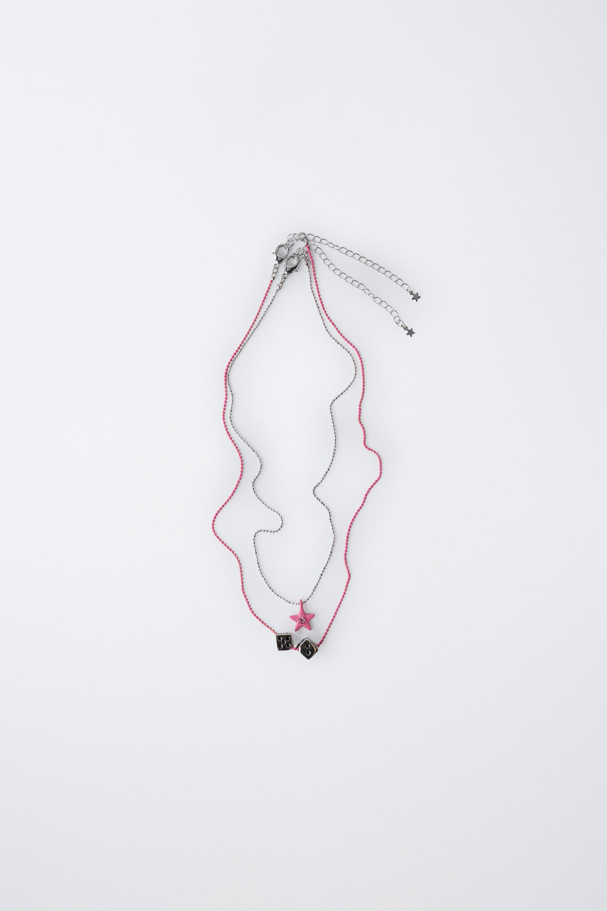 LOT DE DEUX COLLIERS DÉS ET ÉTOILE